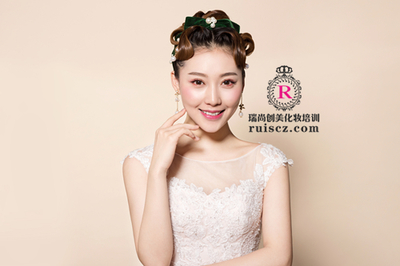 新娘跟妆学费多少?如何选择新娘跟妆培训学校?