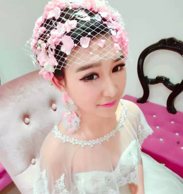 怪不得影楼的新娘这么美 原来会化妆如此重要