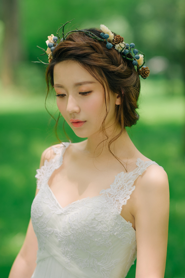 清新自然的新娘发型 打造夏日精灵般的新娘_妆面赏析_影楼化妆_黑光网